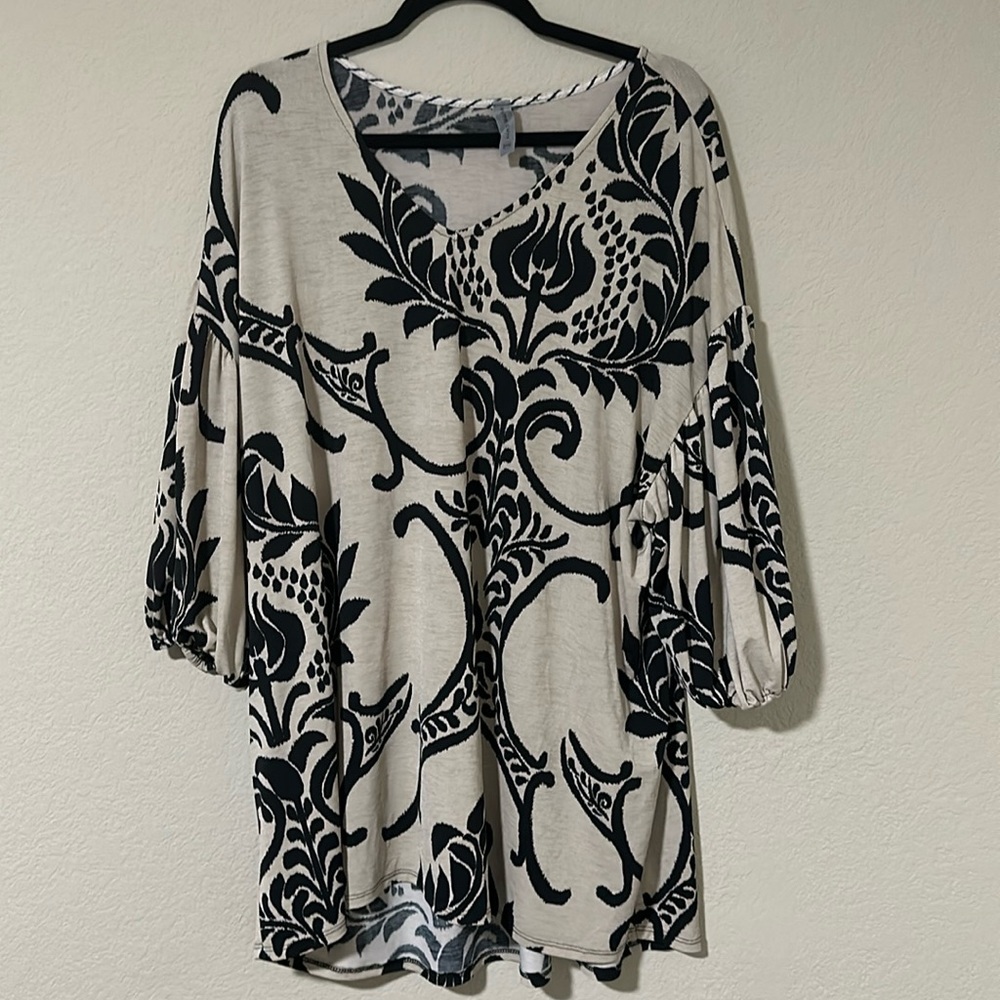 Honeyme Curvy blouse